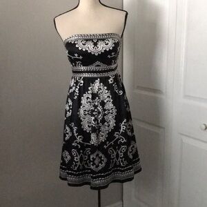 WHITE HOUSE BLACK MARKET Elegant 100% Silk Black and White Strapless Dre…
